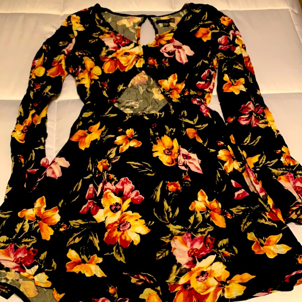 Kendall & Kylie Peekaboo Long sleeve dress